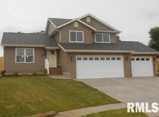 1652 Celtic Ct, Davenport, IA 52807