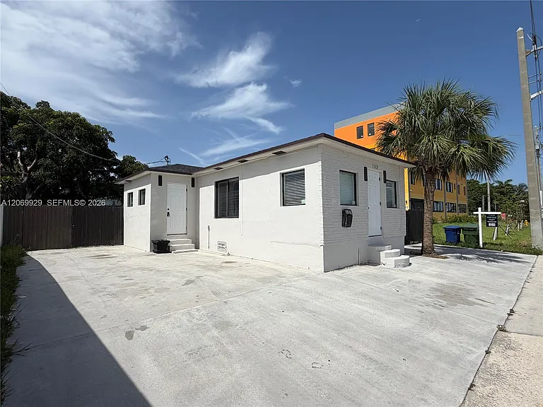 107 W Pembroke Rd — Photo 25