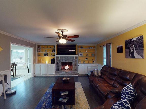 3rd image of 1332 Longleaf Dr