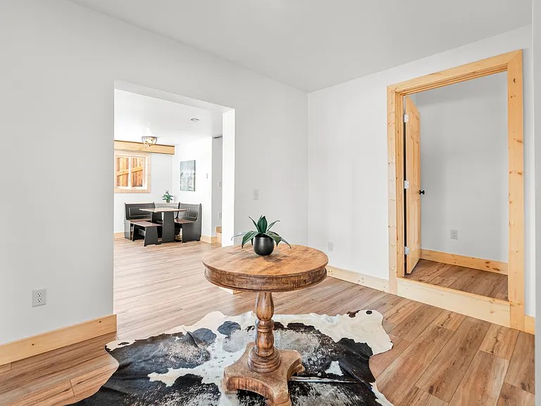 428 W 6th St — Photo 13