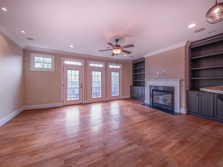 1032 Alemany St — Photo 11