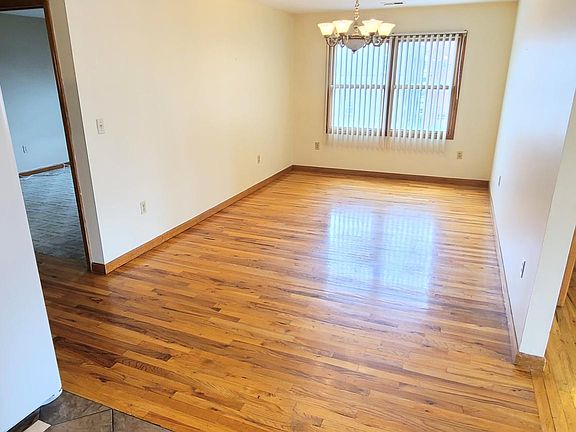 4th image of 557 Park Pl #2