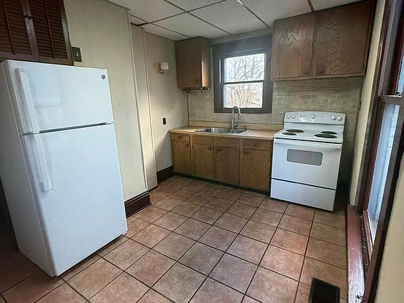 2nd image of 414 Thurman St