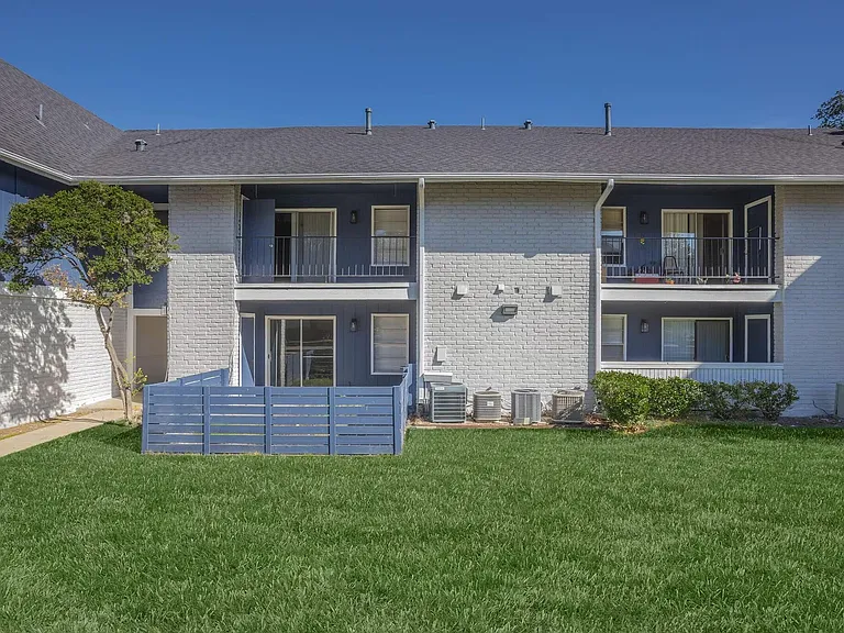 Experience the charm of Distinction Apartment Homes, where modern living meets serene landscaping. Enjoy spacious layouts and community amenities designed for comfort and convenience. Schedule your tour today for a fresh start!
