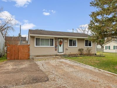 3021 Woodlawn St, Walled Lake, MI, 48390