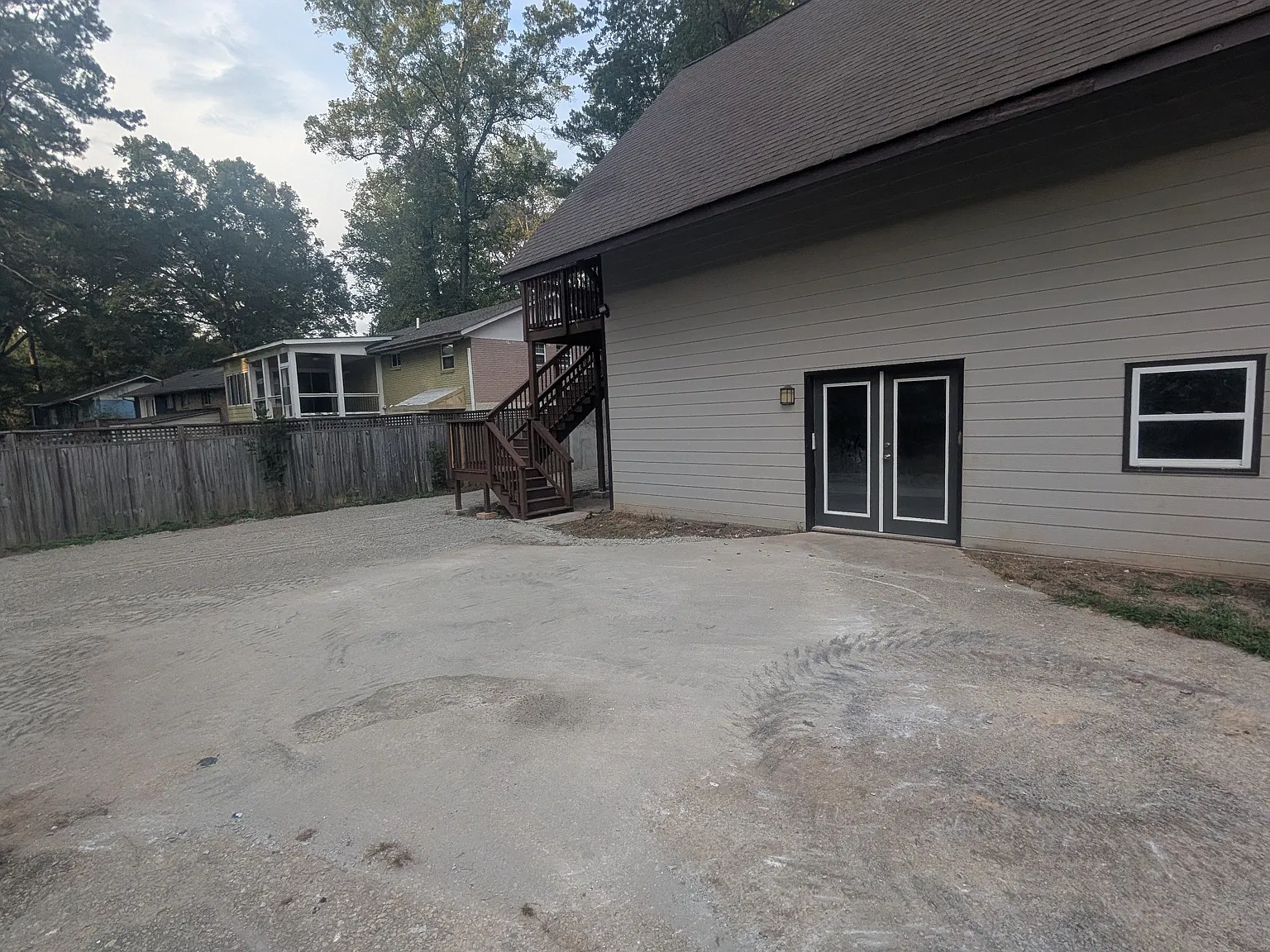 5 bed, 2.5 bath, 2400 sqft, $2,200 — Photo 3