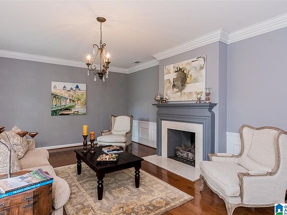 3rd image of 3928 Royal Oak Dr
