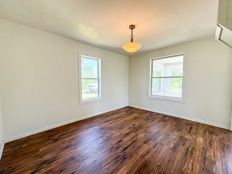 1085 E Ave NE — Photo 10
