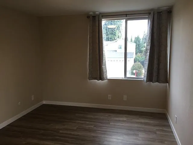 275 Edwin Way — Photo 6