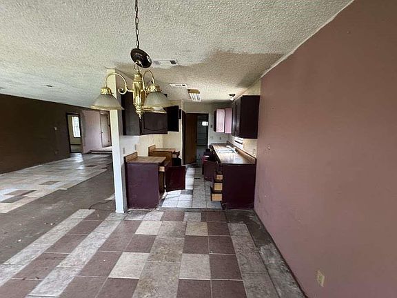 5th image of 2101 Corona Dr