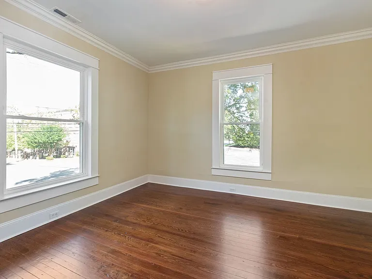 402 S Chester St — Photo 29