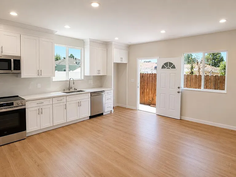 Kagel Canyon St — Photo 1
