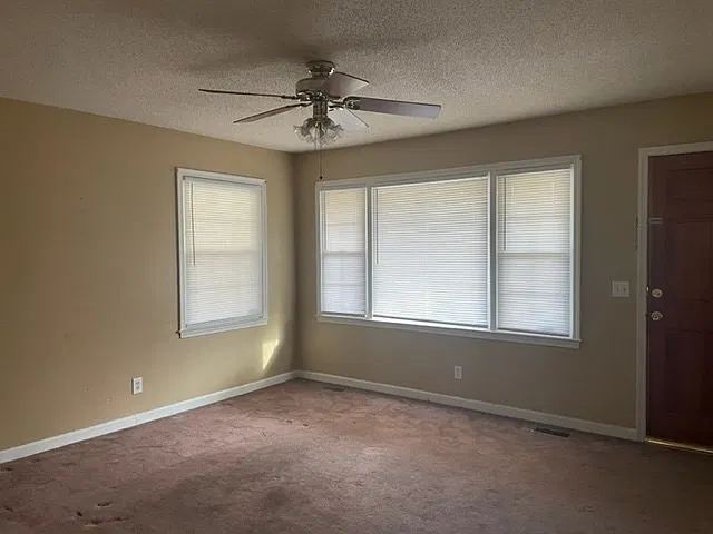 3 bed, 1.0 bath, 1145 sqft, $1,300 — Photo 3
