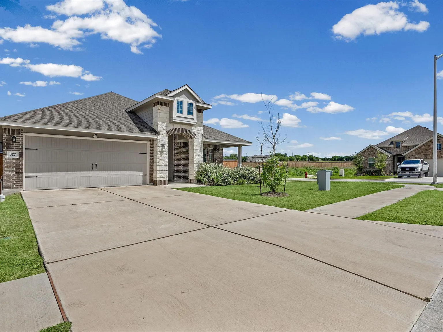 3 bed, 2.0 bath, 1651 sqft, $2,150 — Photo 2