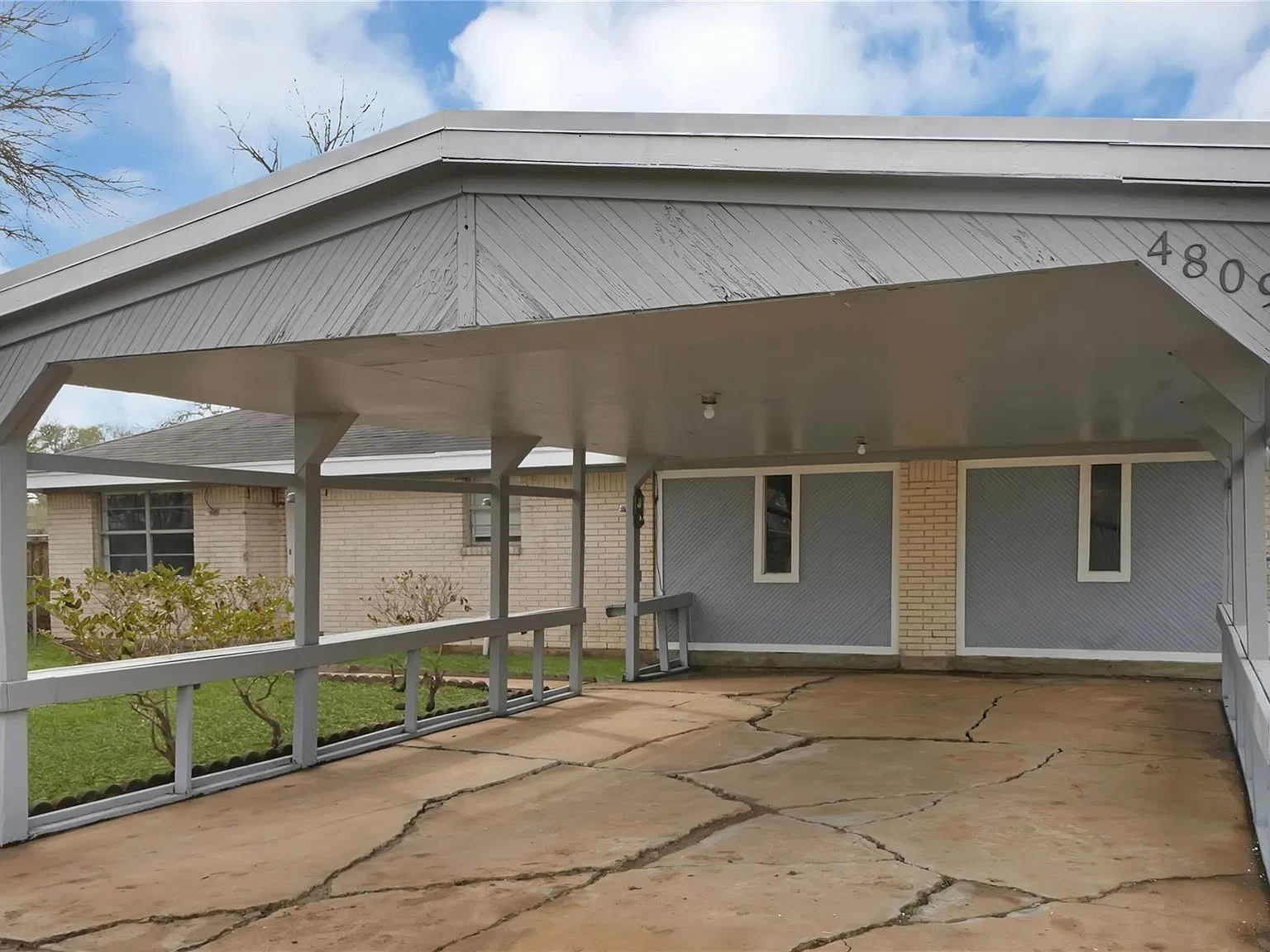 3 bed, 2.0 bath, 2112 sqft, $1,775 — Photo 2