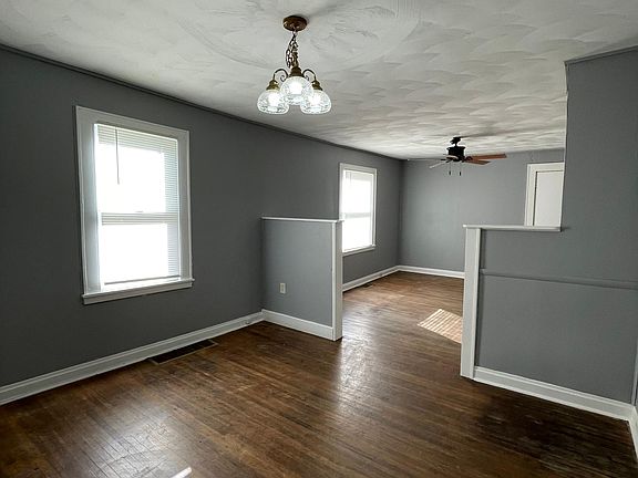 5th image of 2942 Medina Ave