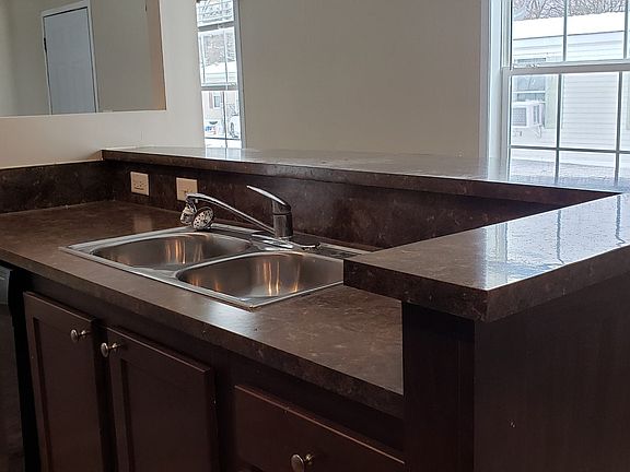 3rd image of 516 Courtland Ln #29