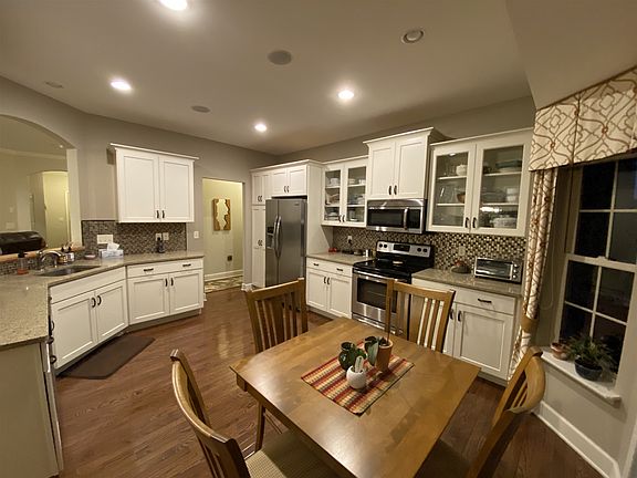 4th image of 81 Meldon Cir