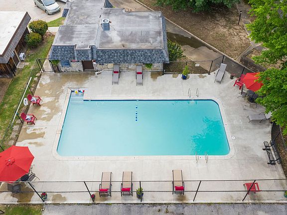 3rd image of 1501 Meadow Trace Dr #1400-1