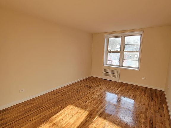 2nd image of 3324 Parsons Blvd APT 2A
