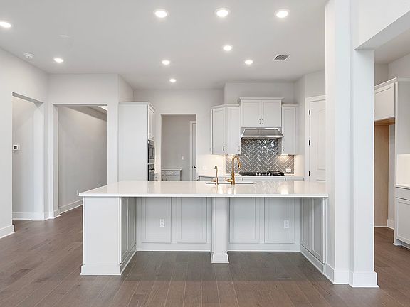 Headwaters - Lexington Interior Image 1