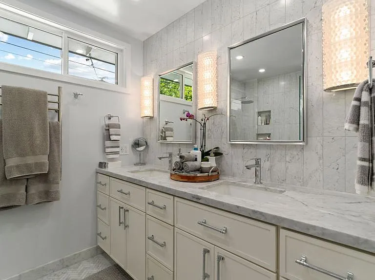 2030 N Altadena Dr — Photo 23