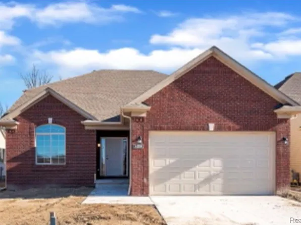 29954 Quincy St, Chesterfield, MI 48051