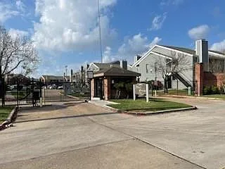 2 bed, 1.0 bath, 966 sqft, $1,100 — Photo 2