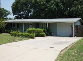 911 Lakeside Dr, Largo, FL 33778