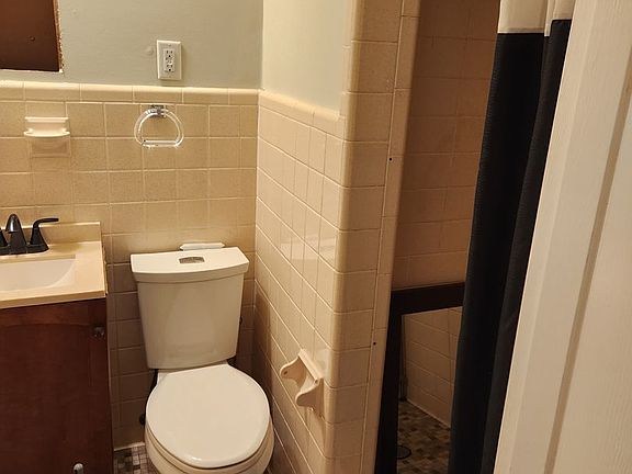 5th image of 1601 Lake Ave
