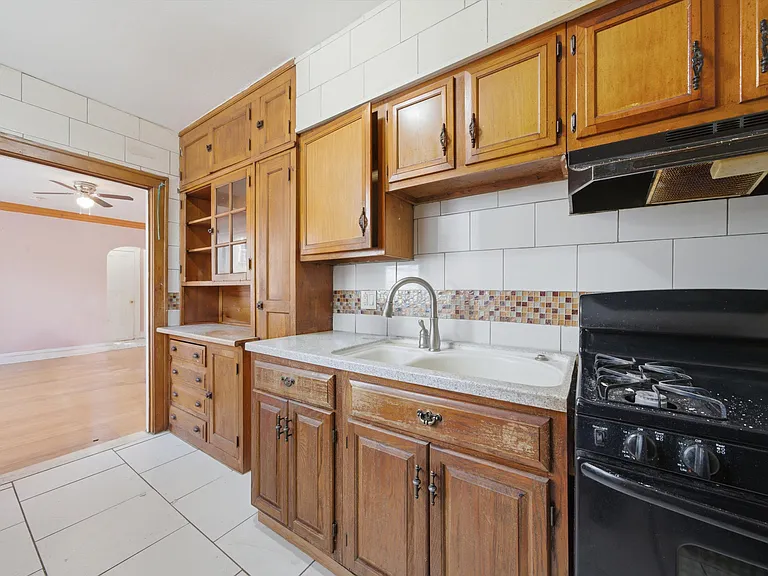 6316 N Artesian Ave #102 — Photo 9