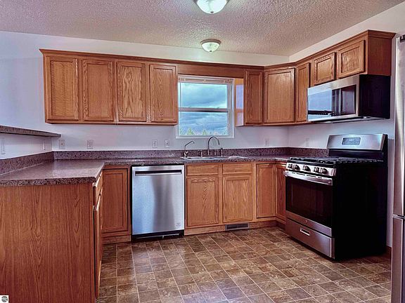 4th image of 8432 King Arthurs Ct