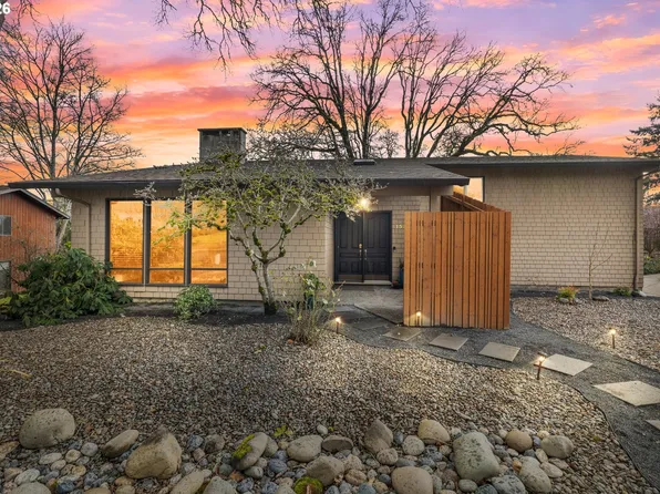 15330 NW Oak Hills Dr, Beaverton, OR 97006