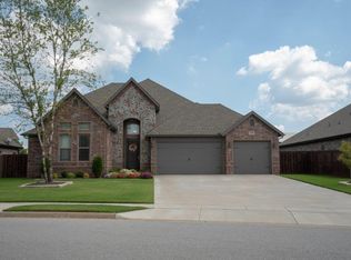 6221 S 28th St, Rogers, AR 72758