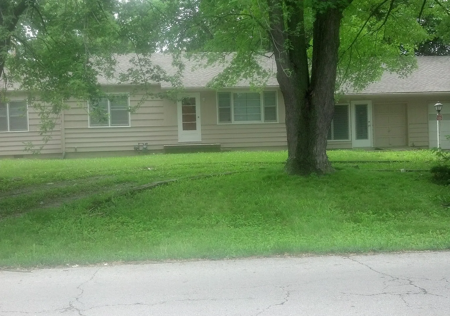 10415 Crystal Ave — Photo 1