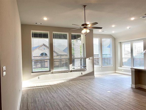5th image of 1401 Bluebonnet Ln