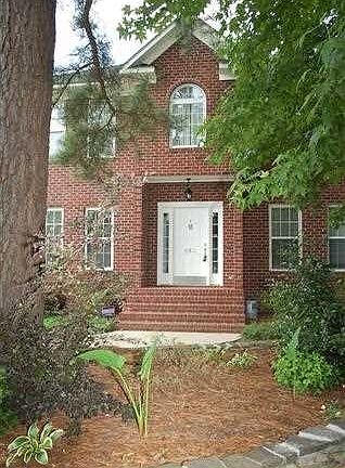 3rd image of 843 Chaucer Dr