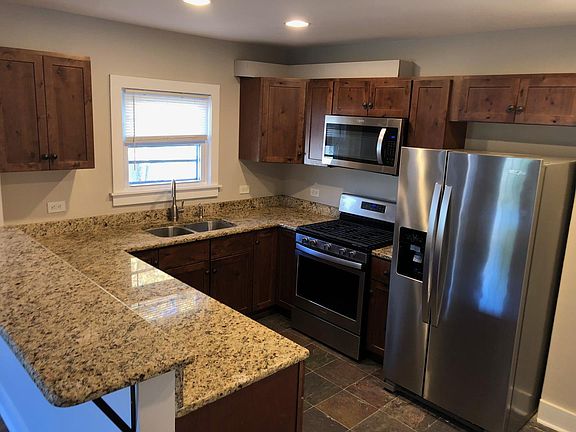4th image of 2102 Waverly Pl