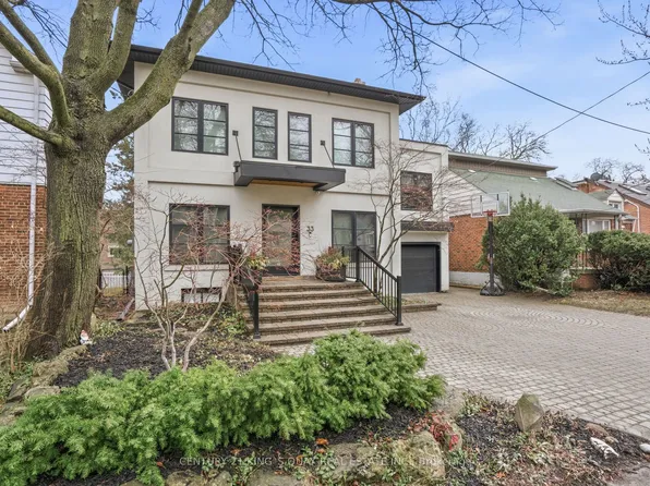 33 Nesbitt Dr, Toronto, ON M4W 2G2