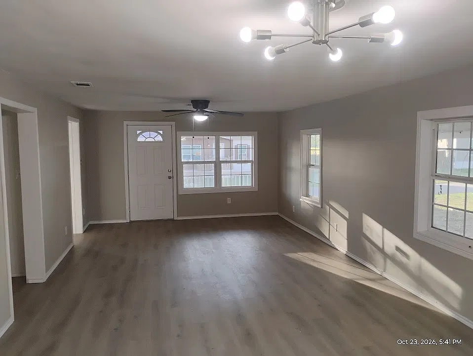 3 bed, 934 sqft, $1,300 — Photo 4