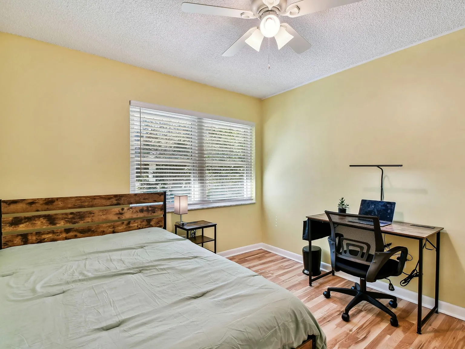 4 bed, 3.0 bath, 2810 sqft, $936 — Photo 2