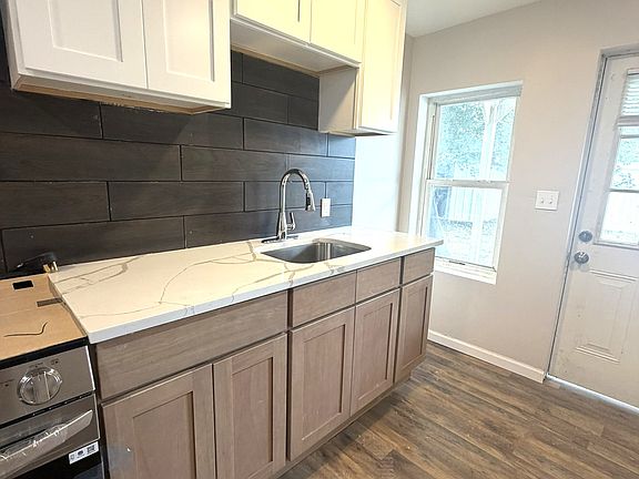 4th image of 1711-1713 N Sumner Ave #2