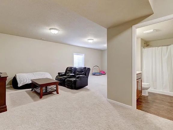 4th image of 4515 NE Briarwood Dr