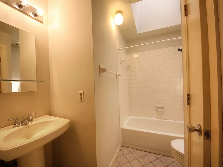 2325 1/2 Hickory St #B — Photo 15