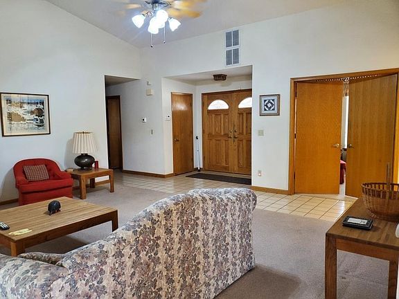 3rd image of 580 Stanford Dr
