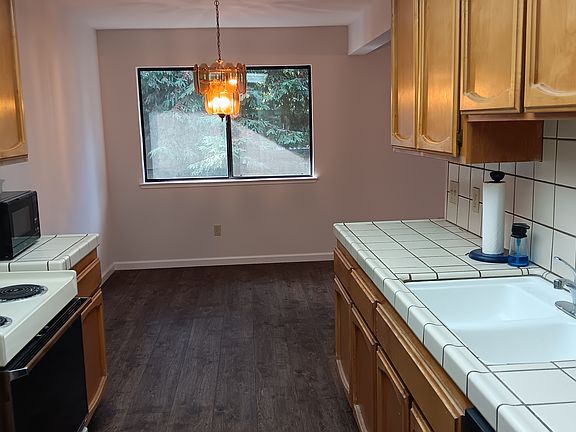 3rd image of 3238 Heights Dr