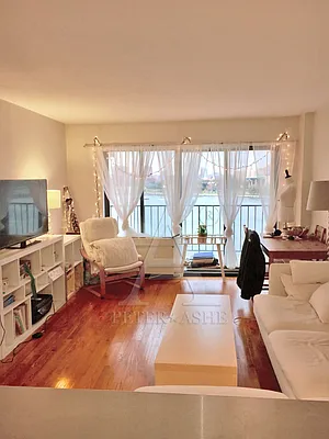 Rented by Peter Ashe | media 55