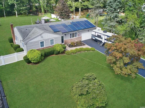158 Macarthur Boulevard, Hauppauge, NY 11788