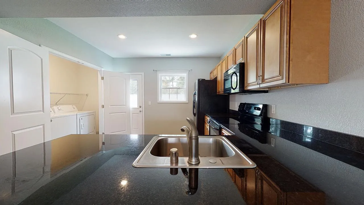 1407 Poplar Street Bld. 6 - 605 — Photo 2