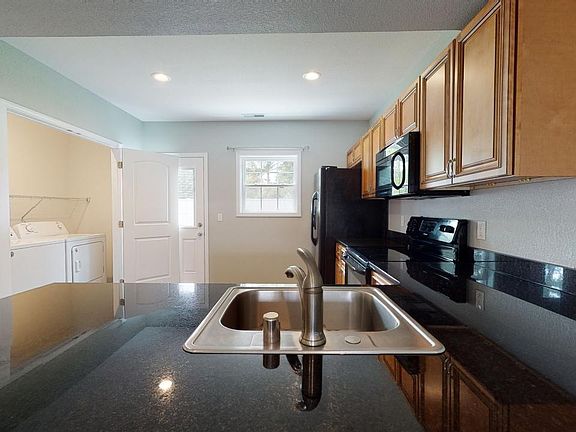2nd image of 1407 Poplar St APT 605